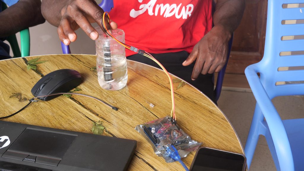 formation en ysème d'irrigation goutte à goutte à Akoi N'denou par Hfablab